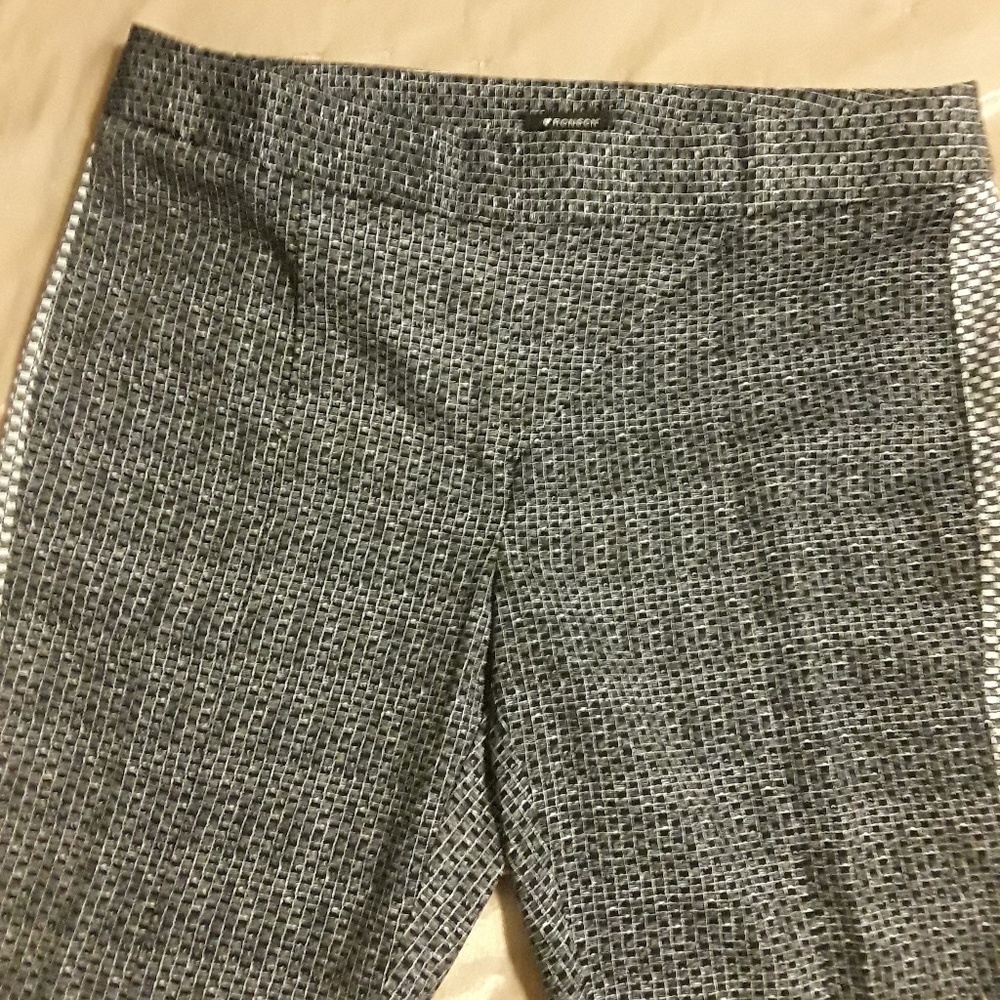 Ronson Slacks. Great detail. NWT